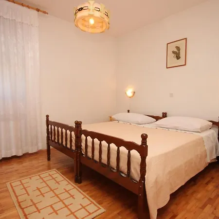 Lägenhet With A Parking Space - 7313 Pula